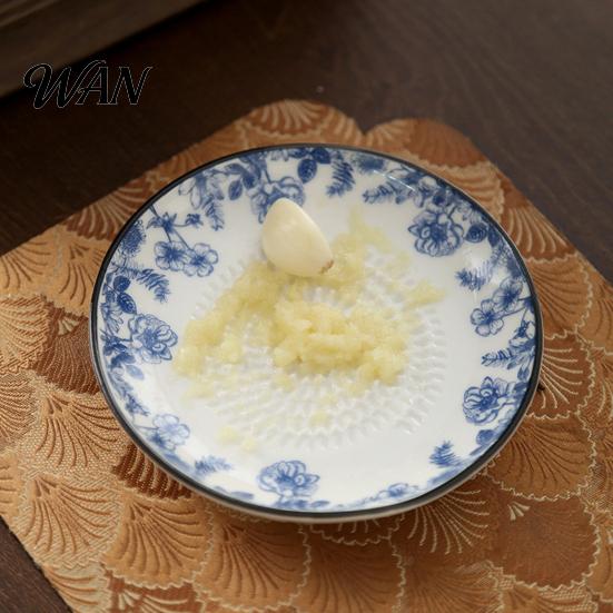 Compact Kitchen Grater Garlic Plate, Ceramic Ginger Mincer All-in-One Grinding Mixing Serving Tool for Turmeric Cheese Tomato Herb Dip Plate