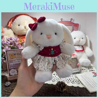 Плюшевая игрушка-кролик из мягкого коротковорсового материала в подарок детям и подросткам
