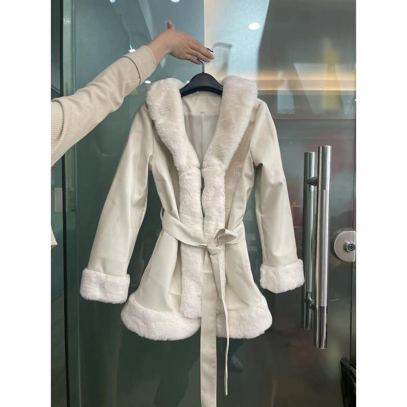 Осенне-зимняя женская кожаная куртка из искусственной кожи с большим меховым воротником и шнуровкой на талии, облегающая куртка с длинными рукавами