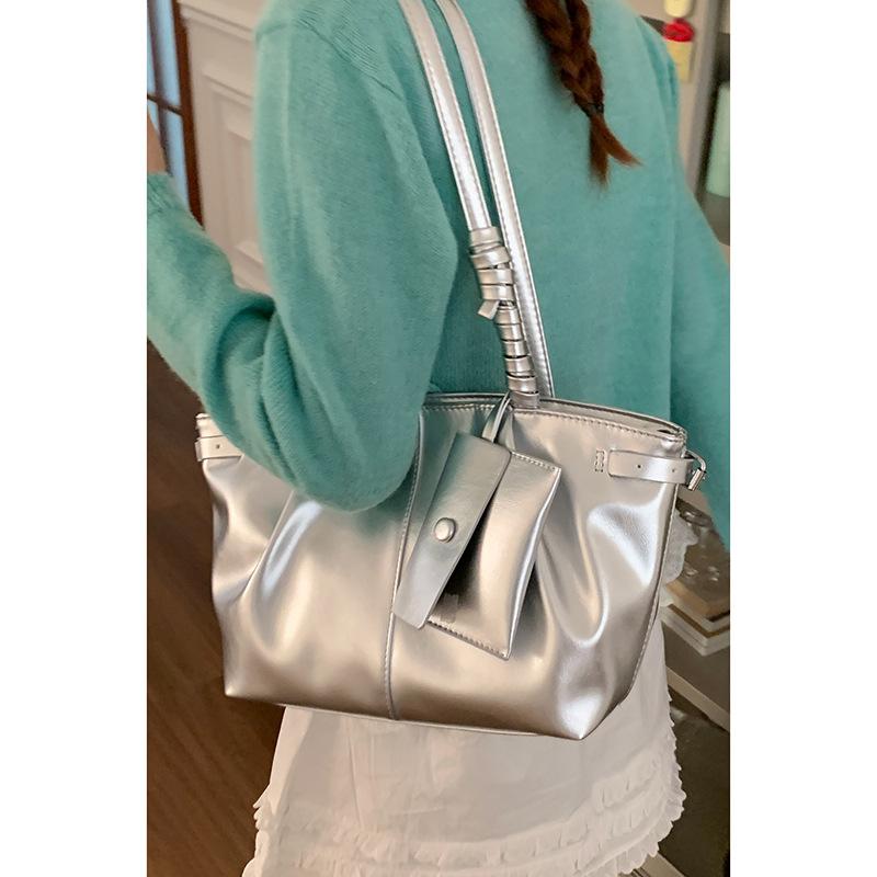Spring fashion large capacity shoulder commuter bag women's bag 2025 new simple tote bag versatile underarm bag