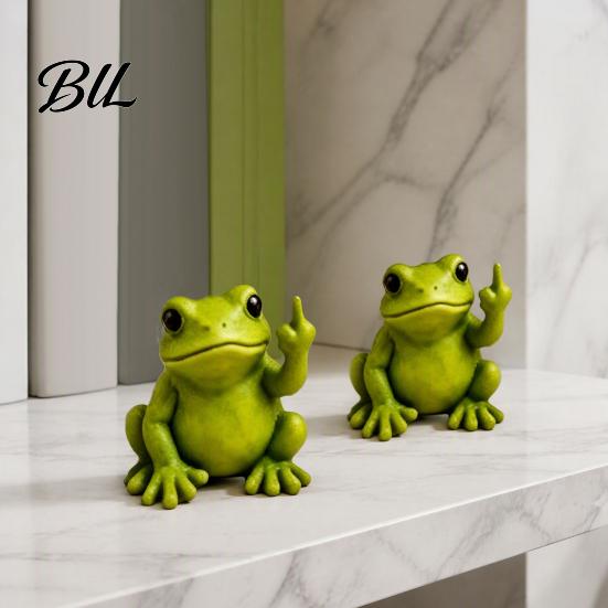 Funny Resin Figurines Mini Monkey Figurine, Frog Statue with Middle Finger Gesture, Sarcastic Festive Halloween Party Supplies Humorous Prank Ornament