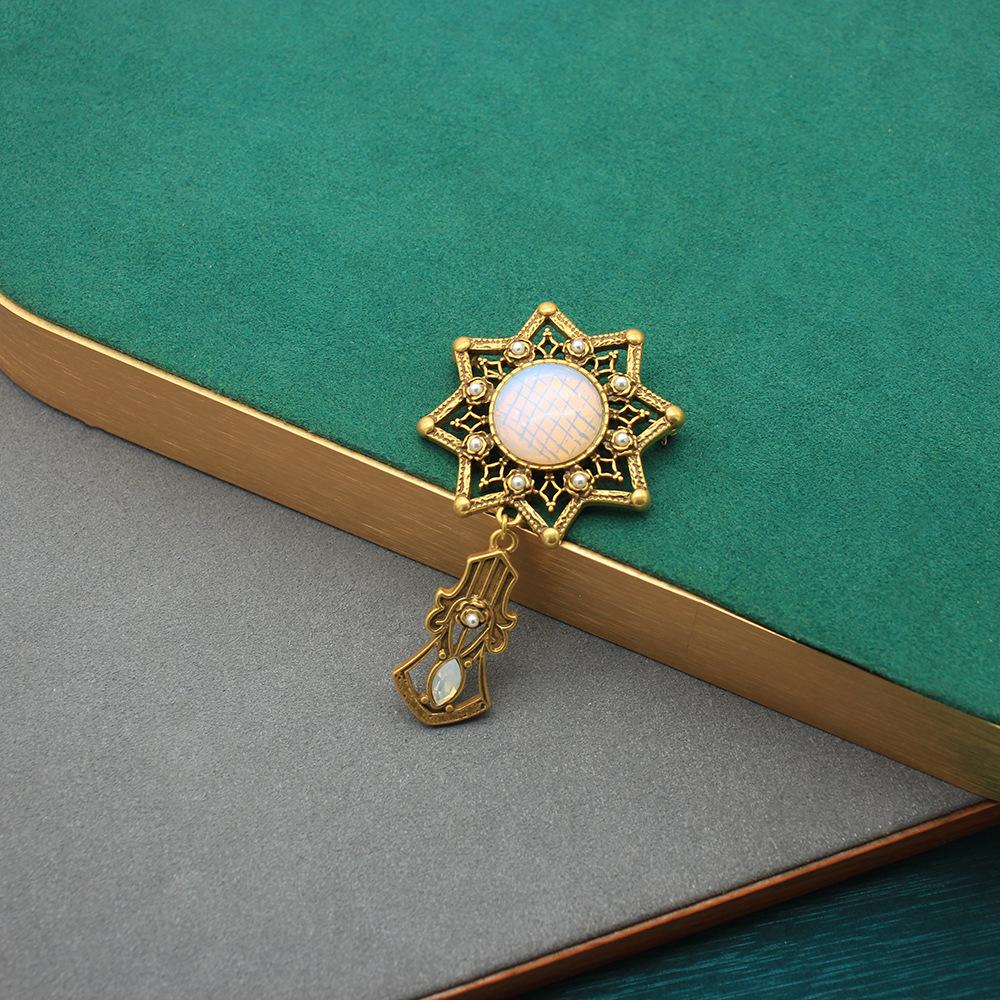 Medieval Jeanne Moonstone Pendant Brooch Simple Retro Premium Bust Opal Agate Stone