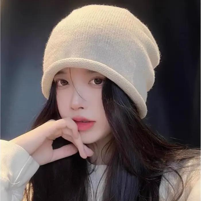 Autumn/Winter Essential: Lazy Style Slouchy Beanie for Women - Large Head Circumference, Fashionable Cold Weather Hat.