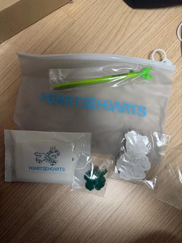 HEARTS2HEARTS H2H Debut Showcase Kit