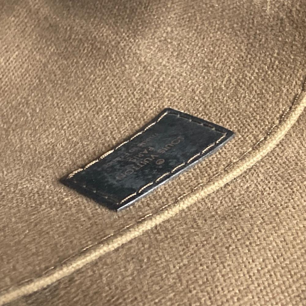 Louis Vuitton M92535 Поясная сумка-банан Utah Sui из кожи Utah Цвет: Cafe Brown