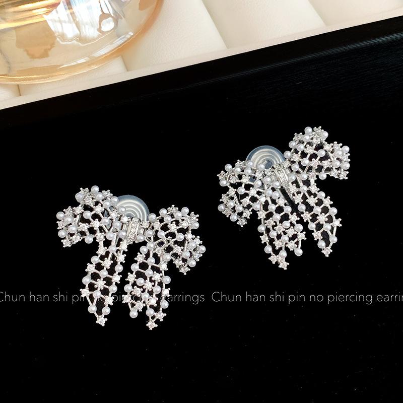 No pierced earrings, sweet bow, slightly inlaid zircon stud earrings, light luxury, high-end earrings, design, niche earrings.