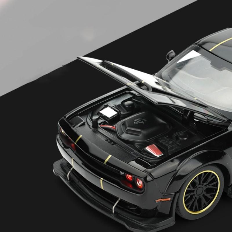 Новая модель автомобиля Dodge Challenger SRT Hellcat 2024 в масштабе 1/32, литая из металла, игрушка, машинка Diecasts со звуком и светом для детей, транспортное средство