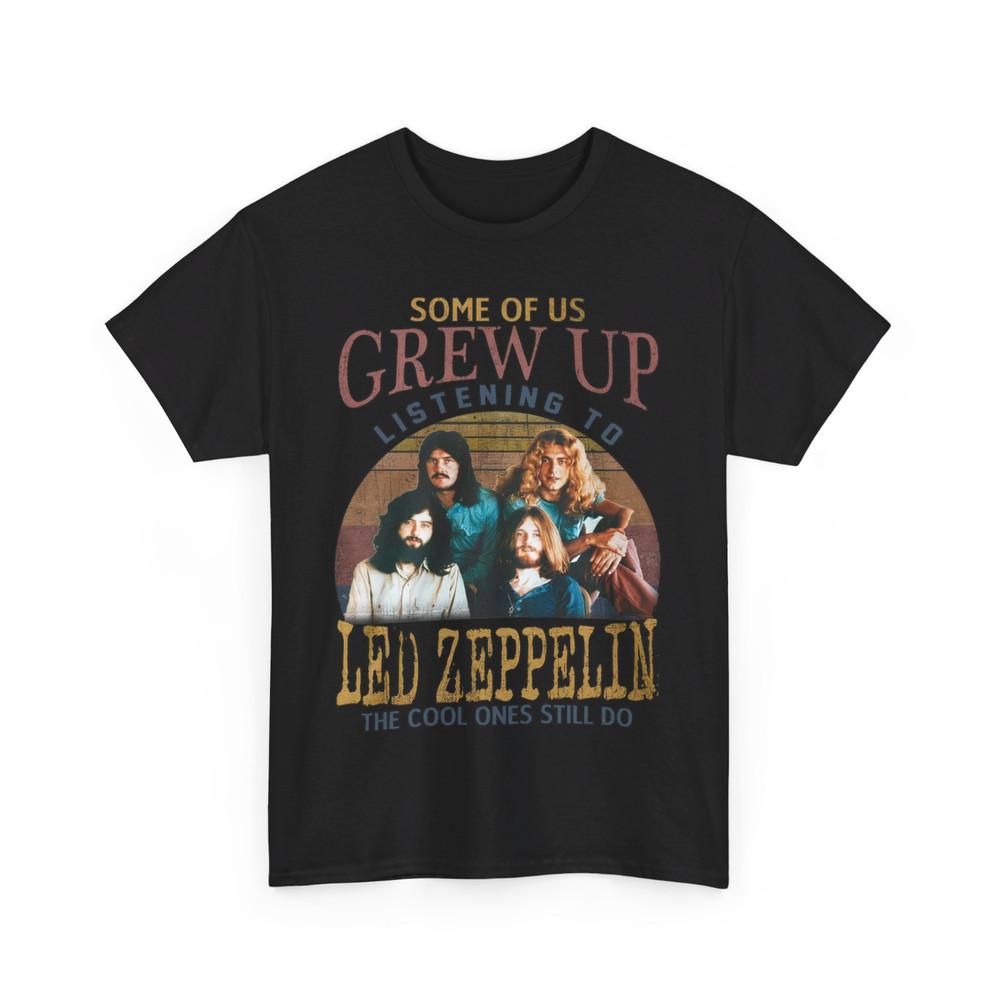 Некоторые из нас выросли, слушая Led Zeppelin. Крутые продолжают. Футболка. Унисекс футболка.