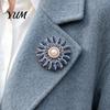 Women Sunflower Brooch Retro Rhinestone Pin, Floral Lapel Pin with Faux Badge Pearl, Metal Flower for Women, Clothing Accessories Style