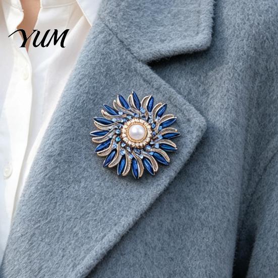 Women Sunflower Brooch Retro Rhinestone Pin, Floral Lapel Pin with Faux Badge Pearl, Metal Flower for Women, Clothing Accessories Style
