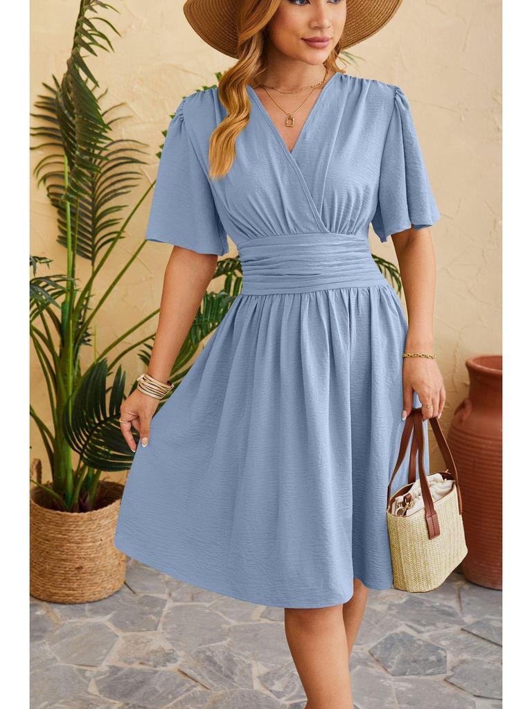 Женское платье с V-образным вырезом, приталенное, с рукавами-клеш, весна/лето 2024