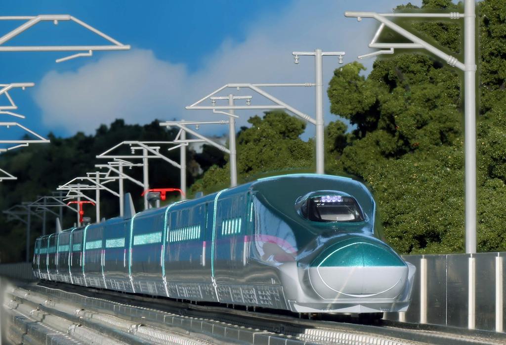 KATO Базовый набор из 3 вагонов серии Shinkansen N Gauge E5 "Hayabusa" 10-1663