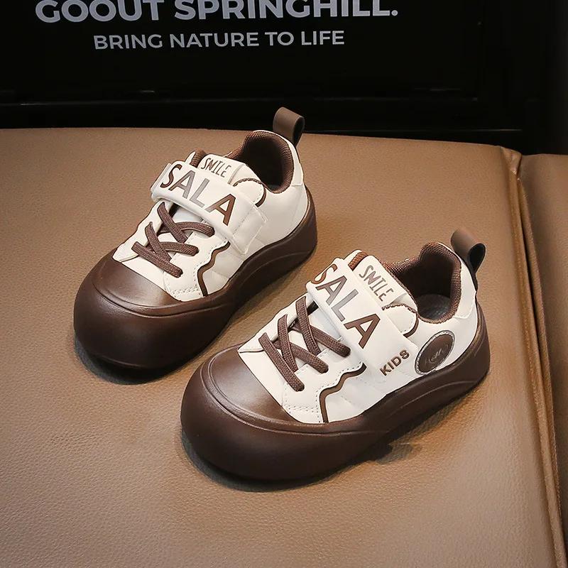 Спортивная обувь для мальчиков и девочек, толстая мягкая подошва, новая мода 2024, студенческие кроссовки для бега, с защитой пальцев, детская повседневная обувь, нескользящая, трендовая