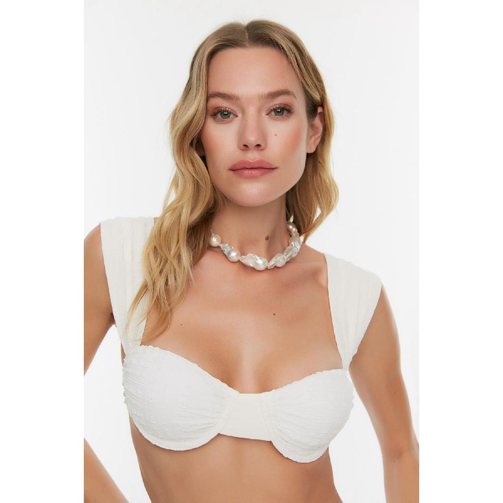 Жаккардовый текстурированный бикини-топ на косточках цвета экрю Tbess21bu0161