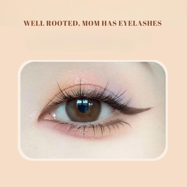 Гелевая подводка для глаз, которую нелегко размазать, плавно и естественно очерчивает тень плоской головы.