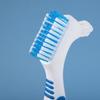 Двусторонняя зубная щетка для зубных протезов Эргономичная ручка Пластиковая многослойная щетина Искусственные зубы Щетка для ухода за полостью рта для домашнего использования
