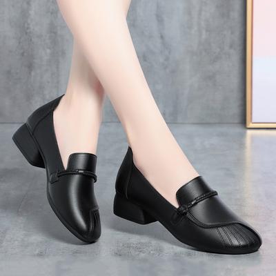 Женские туфли на среднем каблуке из мягкой кожи, осень 2025 г., новые нескользящие туфли для мам, удобные повседневные туфли с мягкой подошвой, простые, изящные