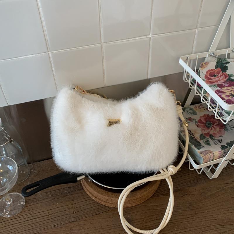 Милая плюшевая сумочка женская 2025 зима популярная новая модная универсальная сумка через плечо и мессенджер супер огонь интернет-знаменитость