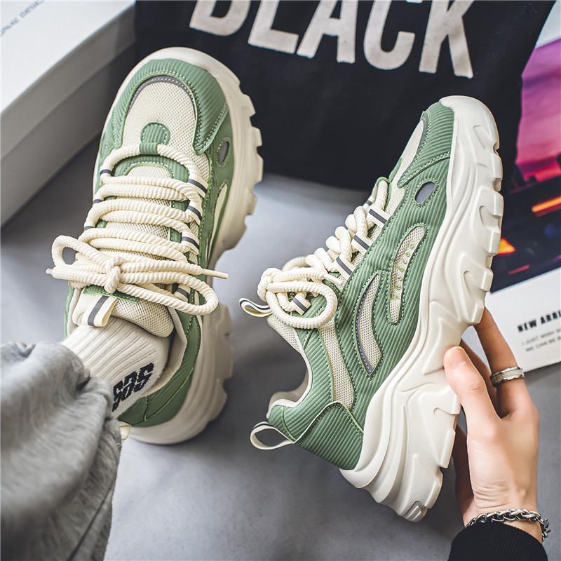 Маленькие белые туфли мужские весна 2025 новые дышащие сетчатые мужские повседневные спортивные кроссовки для бега на толстой подошве, увеличивающие рост, модные туфли для папы