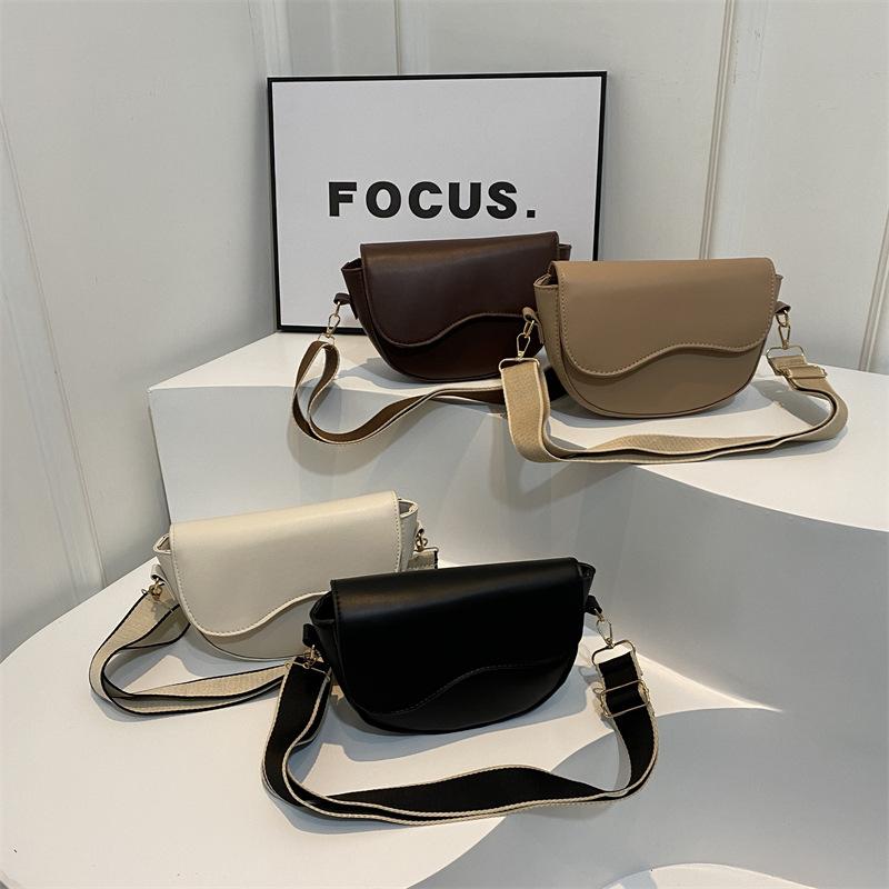 Маленькая женская сумка в стиле ретро 2024 года, новая модная универсальная сумка-мессенджер через плечо, нишевая текстура, сумка-седло под мышкой