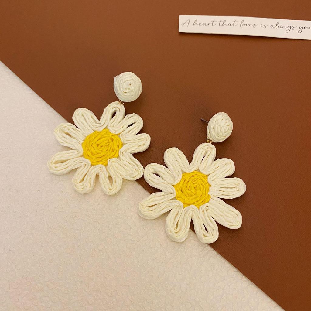 Новые соломенные плетеные ромашки простые геометрические серьги-подвески в виде цветка для женщин, пляжные украшения, подарок