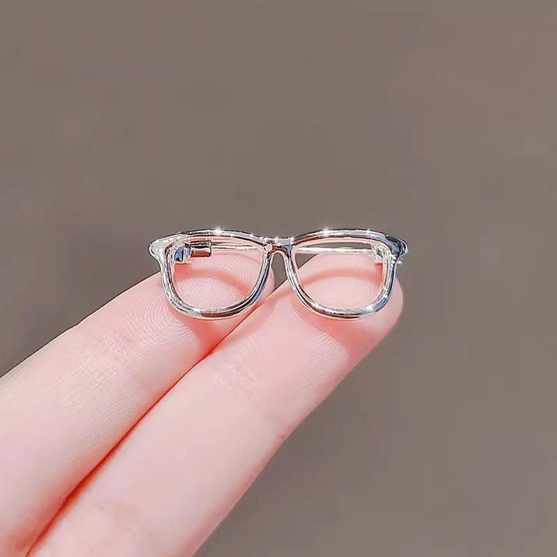 Japanese & Korean Cartoon High-End Glossy Glasses Brooch - Versatile, Stylish Accessory for Women