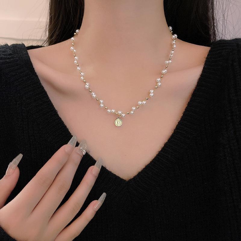 Trendy Light Luxury Pearl Heart Necklace: Versatile Beaded Clavicle Chain for Women's Style