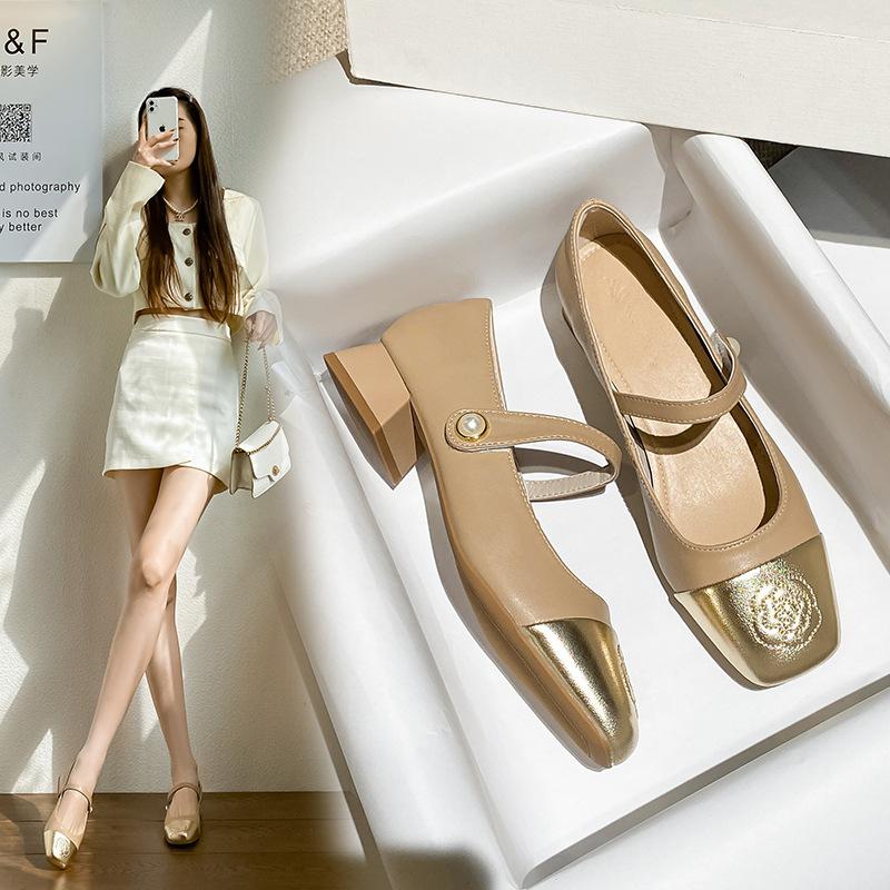 Весенние цветные женские туфли на среднем каблуке с плоской пряжкой и квадратной головкой 2024 года во французском стиле