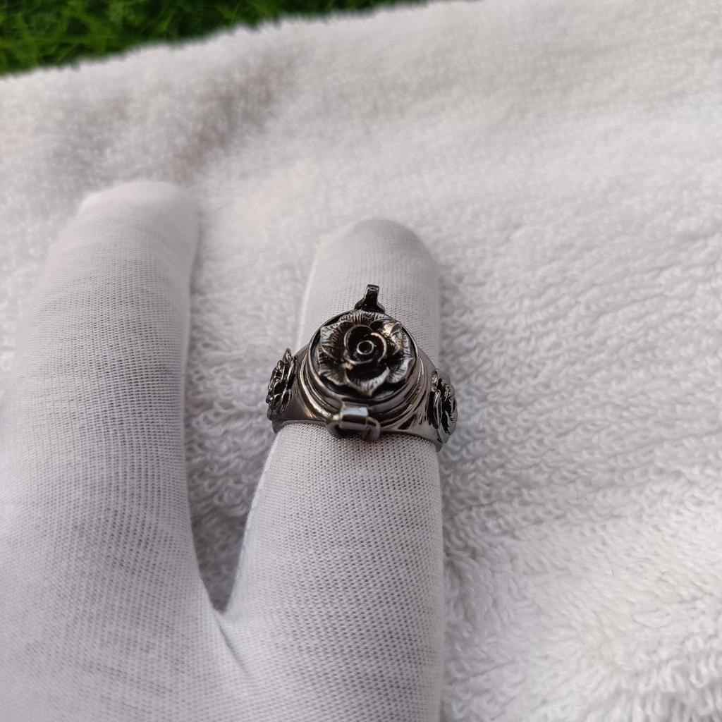 Кольцо с ядом, кольцо с черным цветком ручной работы, кольцо-медальон, уникальное кольцо с ядом, кольцо с секретным отделением с ядом, кольцо с лекарством, ювелирные изделия с ядом,