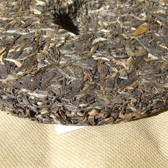 2007 Mengku Qinggang Pu-erh Сырой пуэр Puer Qizi Чайное печенье (Зеленый Торт) 400г