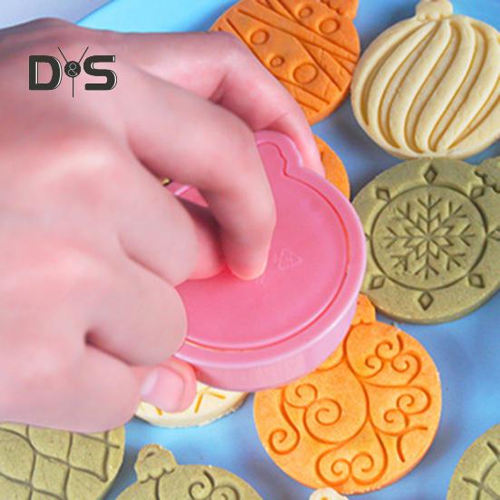 10 stks/set Kerstbal Cookie Cutter Mold Food Grade PP Vaatwasmachinebestendig Druk DIY 3D Fondant Cookie Maker Mold Keuken Bakken Tools