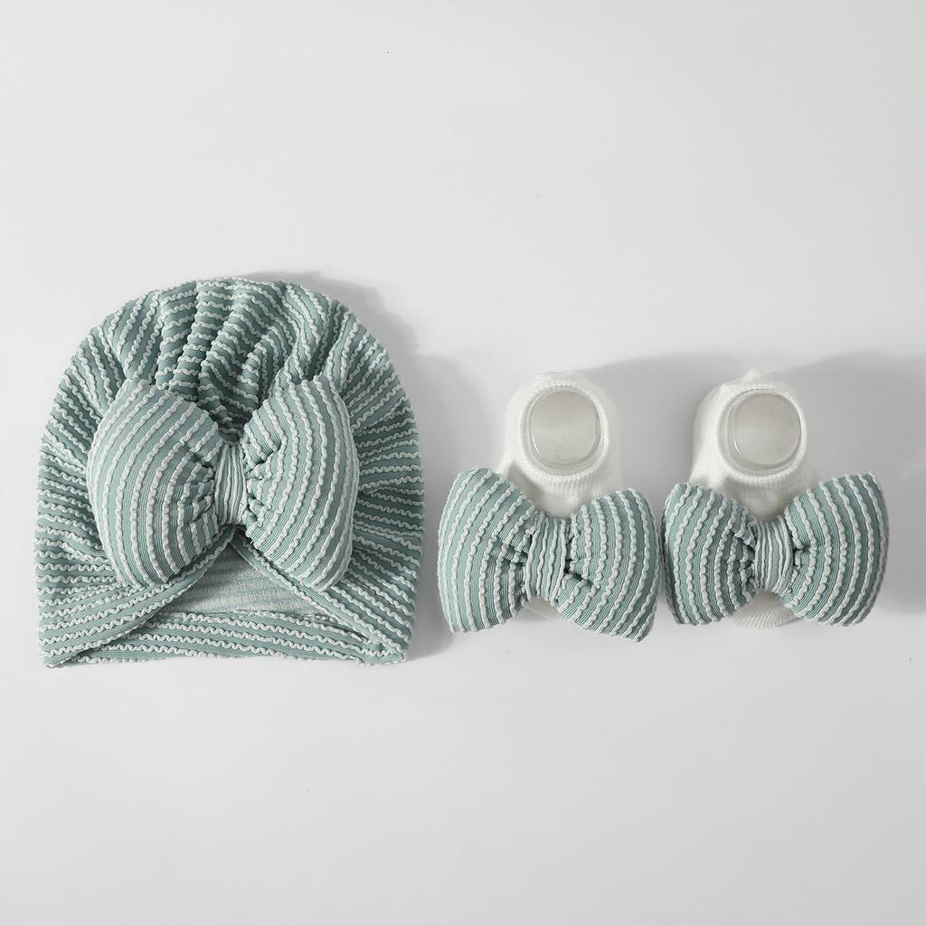 Детский полосатый комплект шапочки и носков для новорожденных, мягкий, для защиты макушки, из хлопка, шапочка, теплая шапка с подкладкой, всесезонный подарочный набор для малыша, носки с нескользящей подошвой