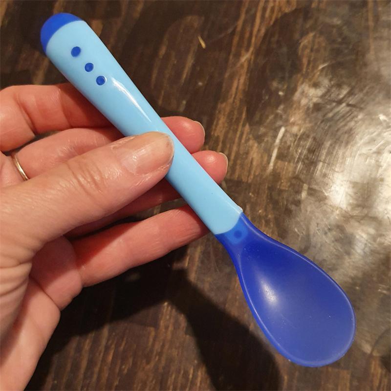 Реальный снимок, детская ложка с датчиком температуры, мягкая головка, безопасное кормление, теплая вилка для супа, ложка для кормления младенцев, термочувствительная термодетская посуда