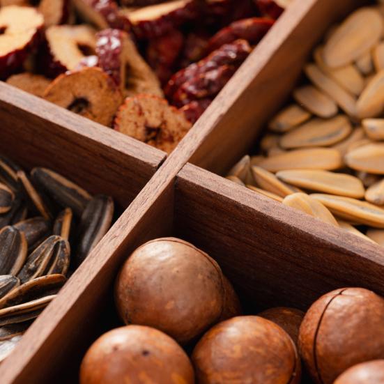 Разделенный поднос с прозрачной крышкой, большой емкости, не содержит бисфенол А, легко моется, переносной контейнер для закусок, поднос для фруктов