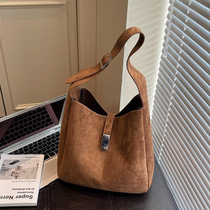 Простая сумка большой вместимости Новая женская сумка-багет через плечо для поездок на работу Повседневная замшевая сумка-ведро