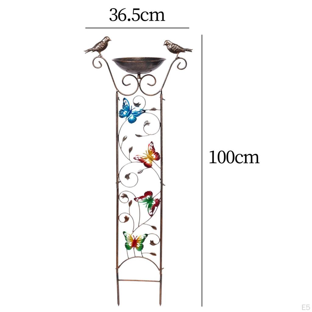 Комбинация купальни для птиц и решетки для растений для элегантности открытого сада
