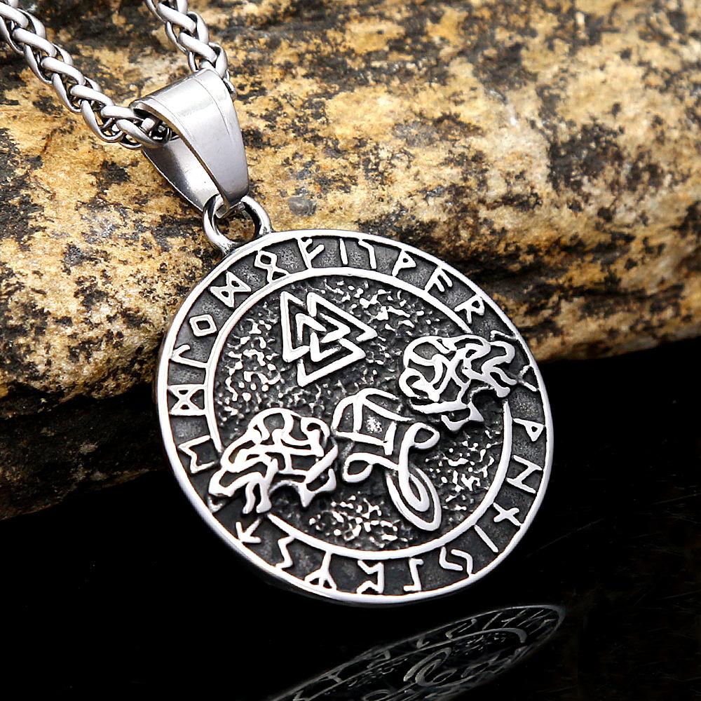 Европейские и американские викинги Золотая голова волка Треугольный рунический кулон Мужская приливная личность Универсальное ожерелье из нержавеющей стали Ювелирные изделия
