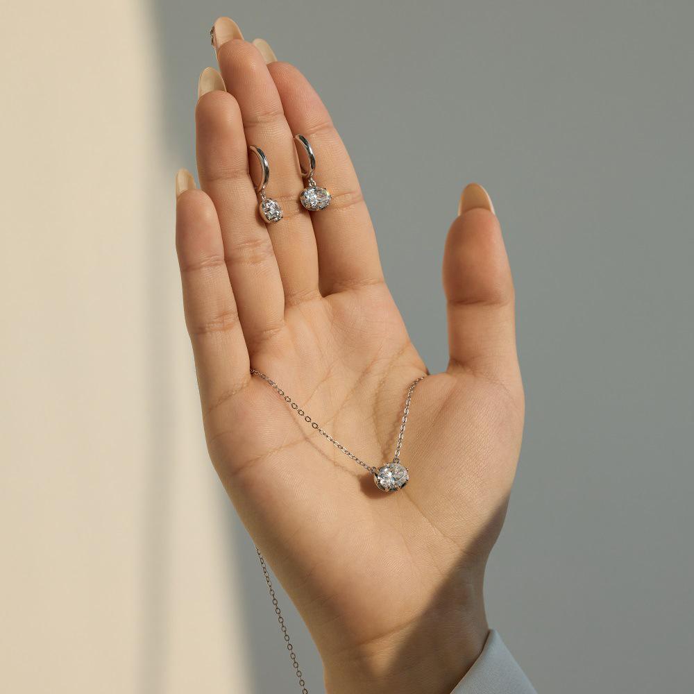 Женский набор из стерлингового серебра S925 в европейском стиле: ожерелье и серьги с простым кулоном 2 карата и серебряными серьгами 1,5 карата