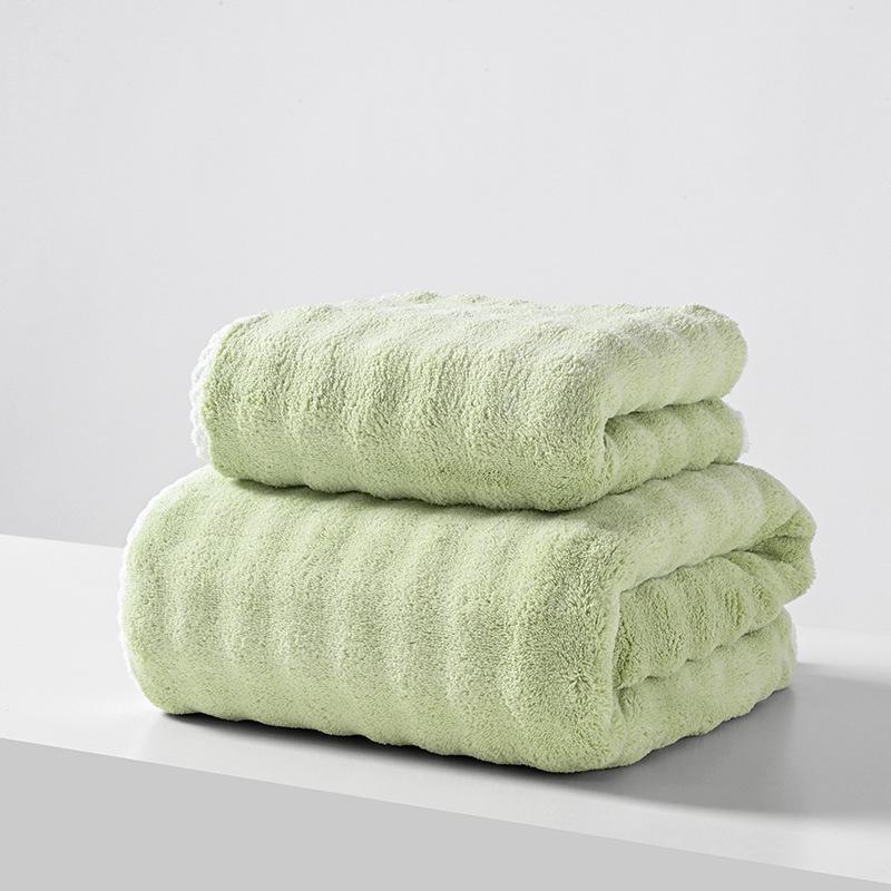 Набор для ванной из кораллового флиса: Впитывающее полотенце без ворса и быстросохнущая шапочка для волос.