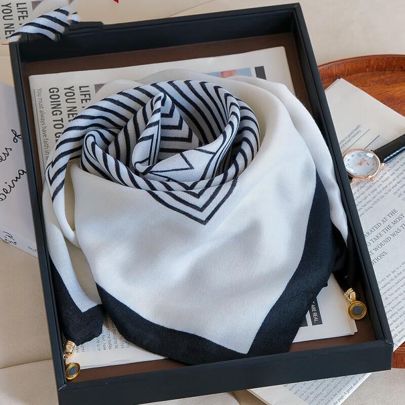 Korean-Style Magnetic Buckle Square Scarf: Women's Winter Neck Warmer & Fashionable Pendant Accessory