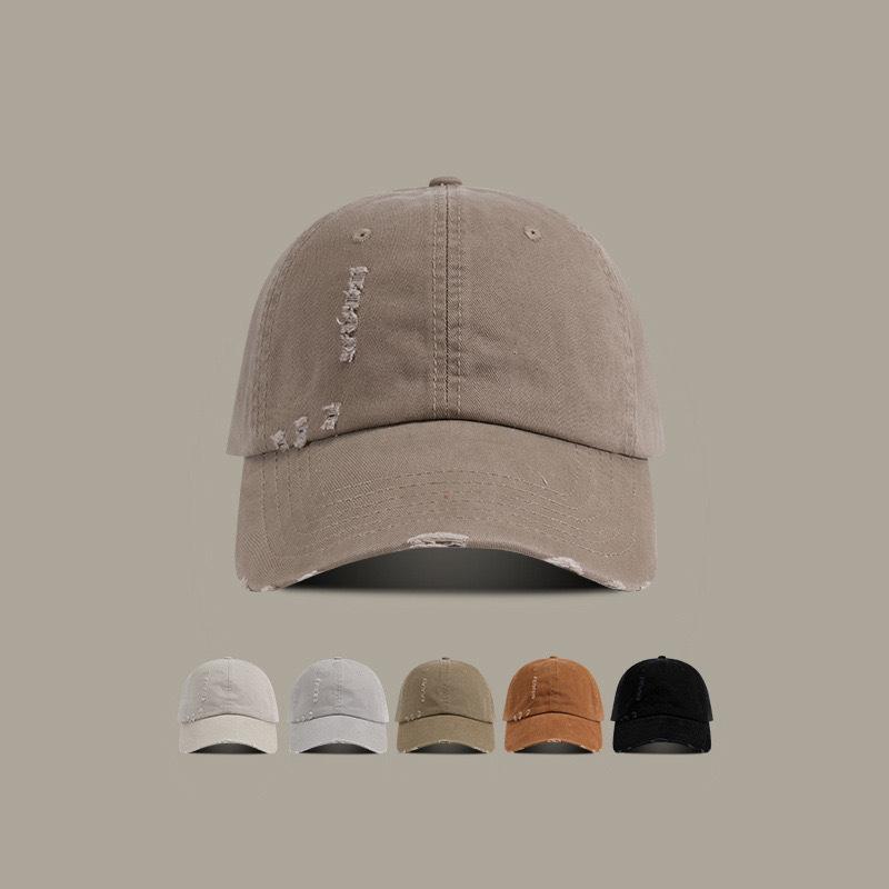 Бейсболка из хлопка в американском стиле с вышитыми буквами в минималистском стиле