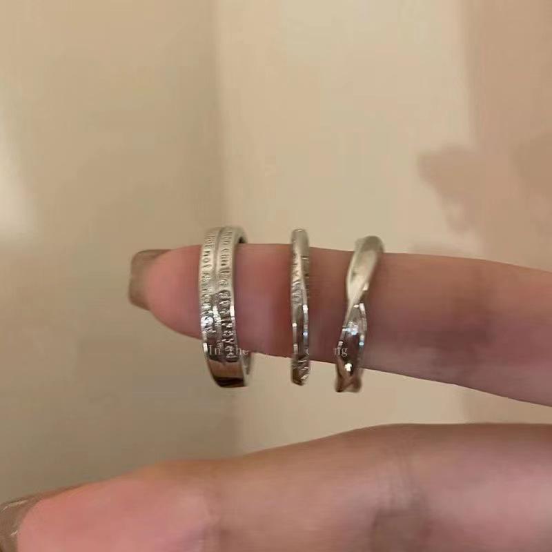 Трехкомпонентное кольцо в холодном стиле: Минималистичный открытый дизайн для женщин