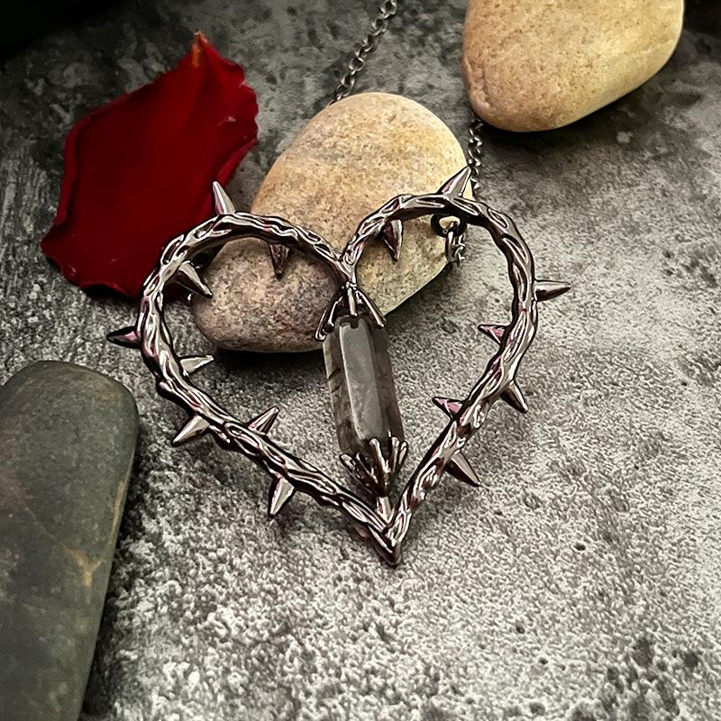 Vintage Gothic Thorny Heart Pendant Necklace For Women Black Color Goth Punk Halloween Wizard Crystal Necklace Fashion Jewelry
