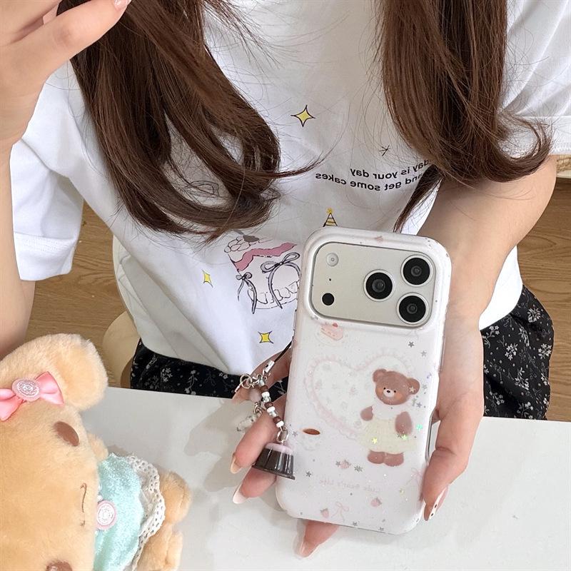 Розовый чехол для iPhone с клубничным мишкой и сердцем для 16 Pro Max/15/14 (Девочковый дизайн)