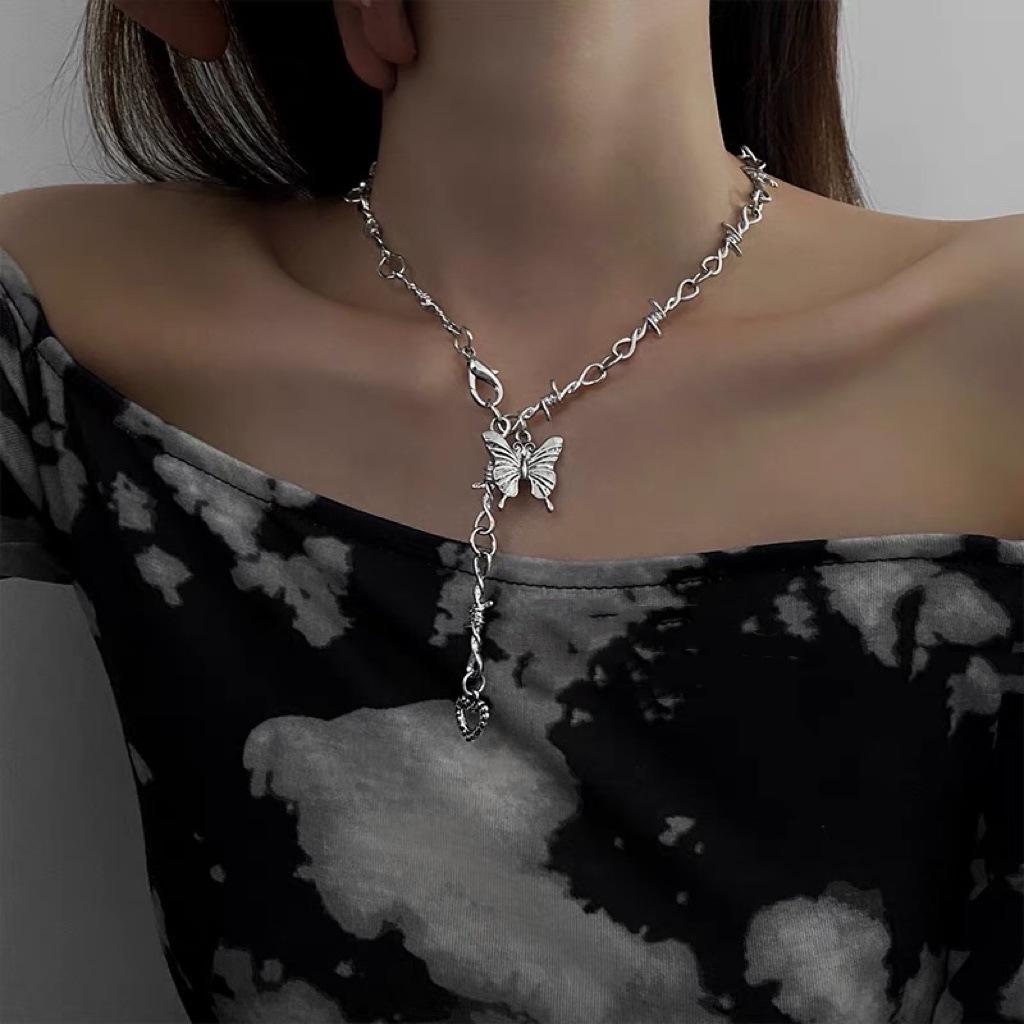 Super Cool Personality Thorn Butterfly Love Pendant Necklace Female Summer Niche Design Sense Advanced Temperament Collarbone Chain Tide
