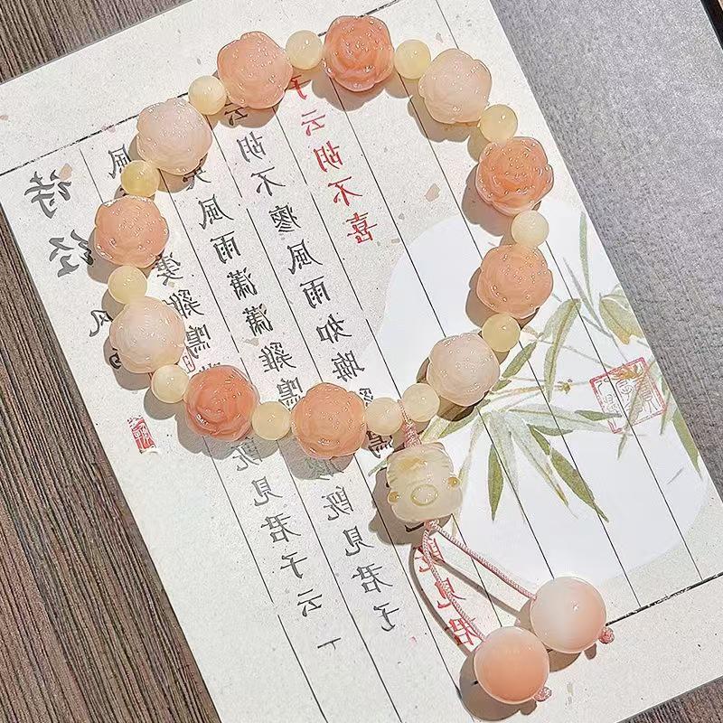 Браслет из бусин с лотосом и кошкой удачи: Стильный подарок для девушек