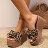 Женские шлепанцы на танкетке, шлепанцы с леопардовым принтом и бантом, летние новые повседневные шлепанцы для женщин, шлепанцы на платформе на высоком каблуке