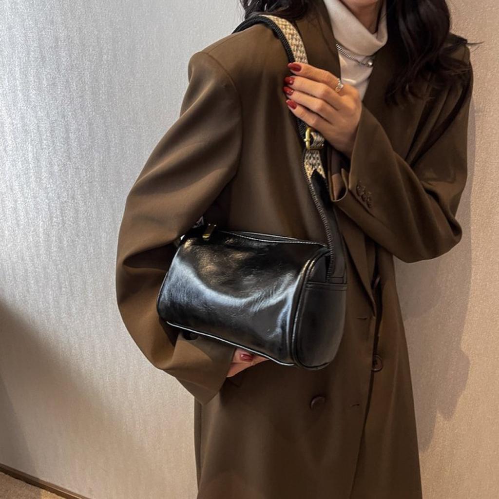 Women's bag PU soft leather texture shoulder bag fashionable and simple solid color messenger bag retro casual cylinder bag