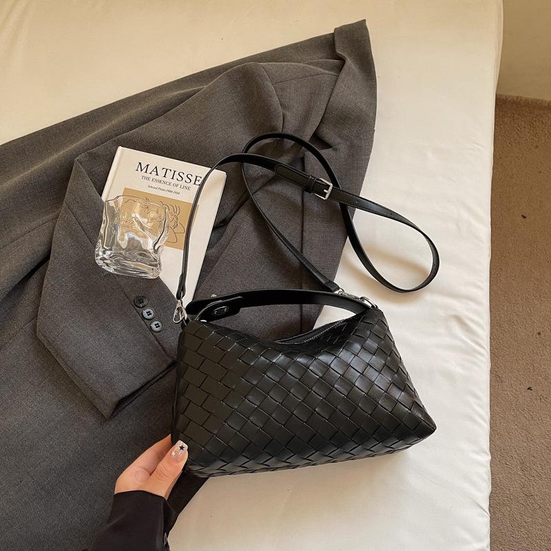 2025 Summer New Bag Women's Niche Hand Carry Woven Pattern Shoulder Bag High Value Fashion Bag Women