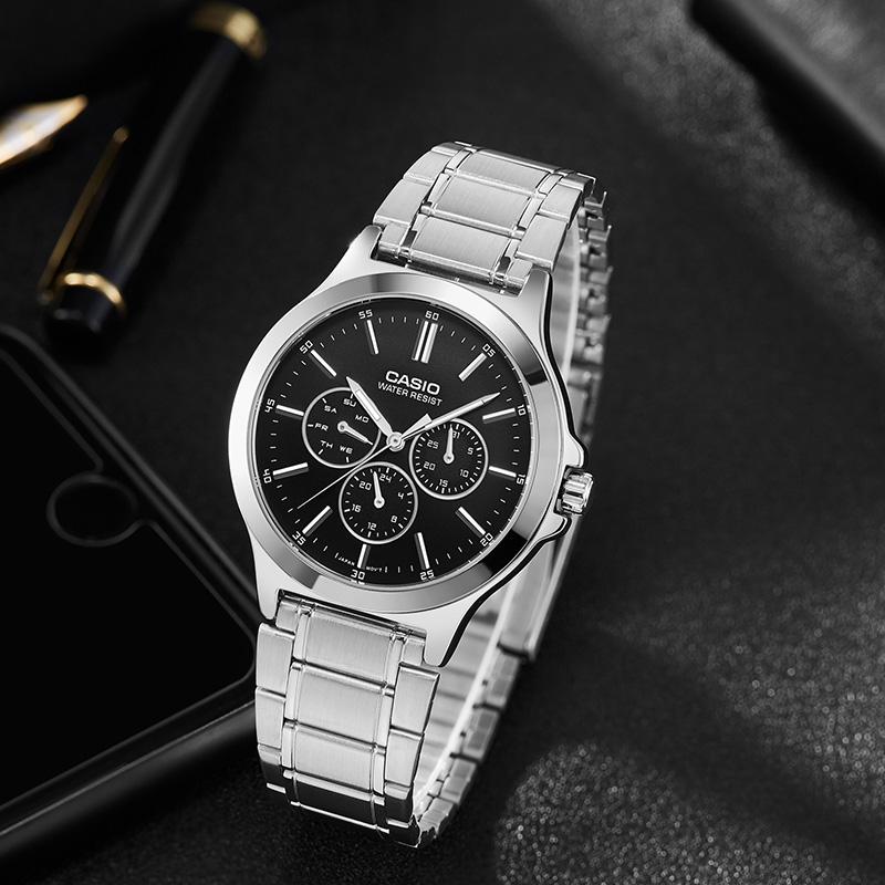 Casio Серия STANDARD Водонепроницаемые 30 м Кварцевый механизм Стальной ремешок Японские и корейские часы Мужские';s Часы Черный циферблат MTP-V300D-1A